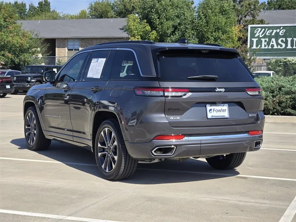 2024 Jeep Grand Cherokee Overland photo 2