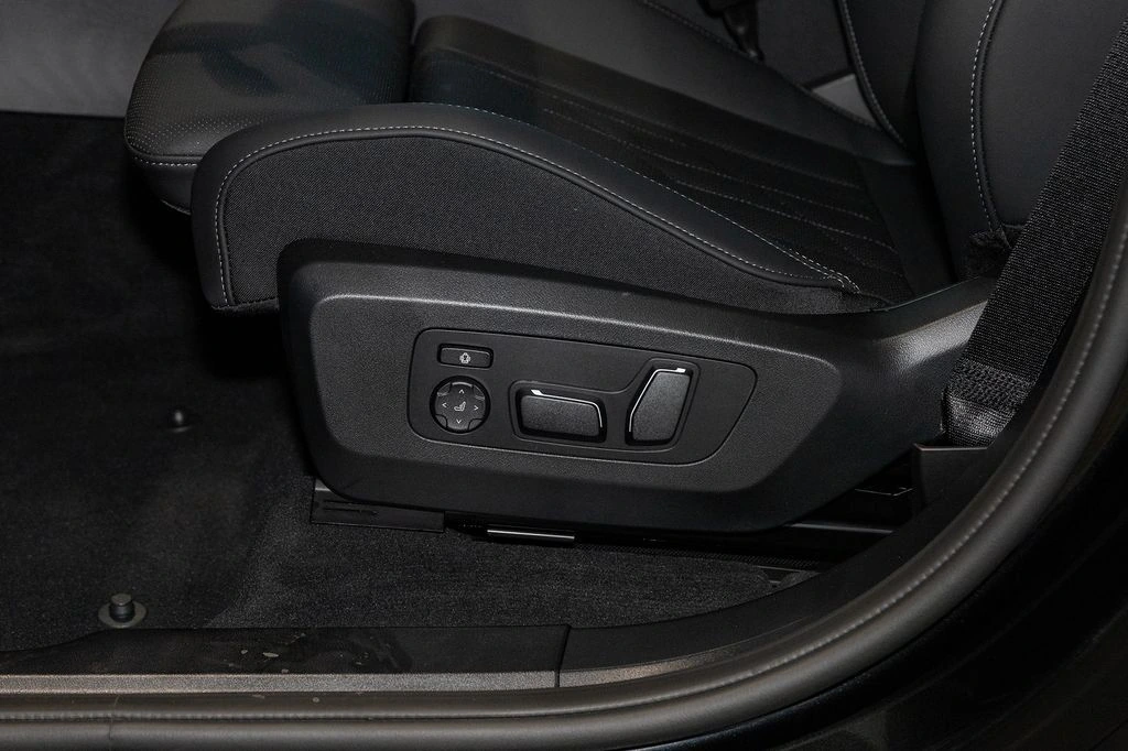 2026 BMW X3 30 - Photo 21