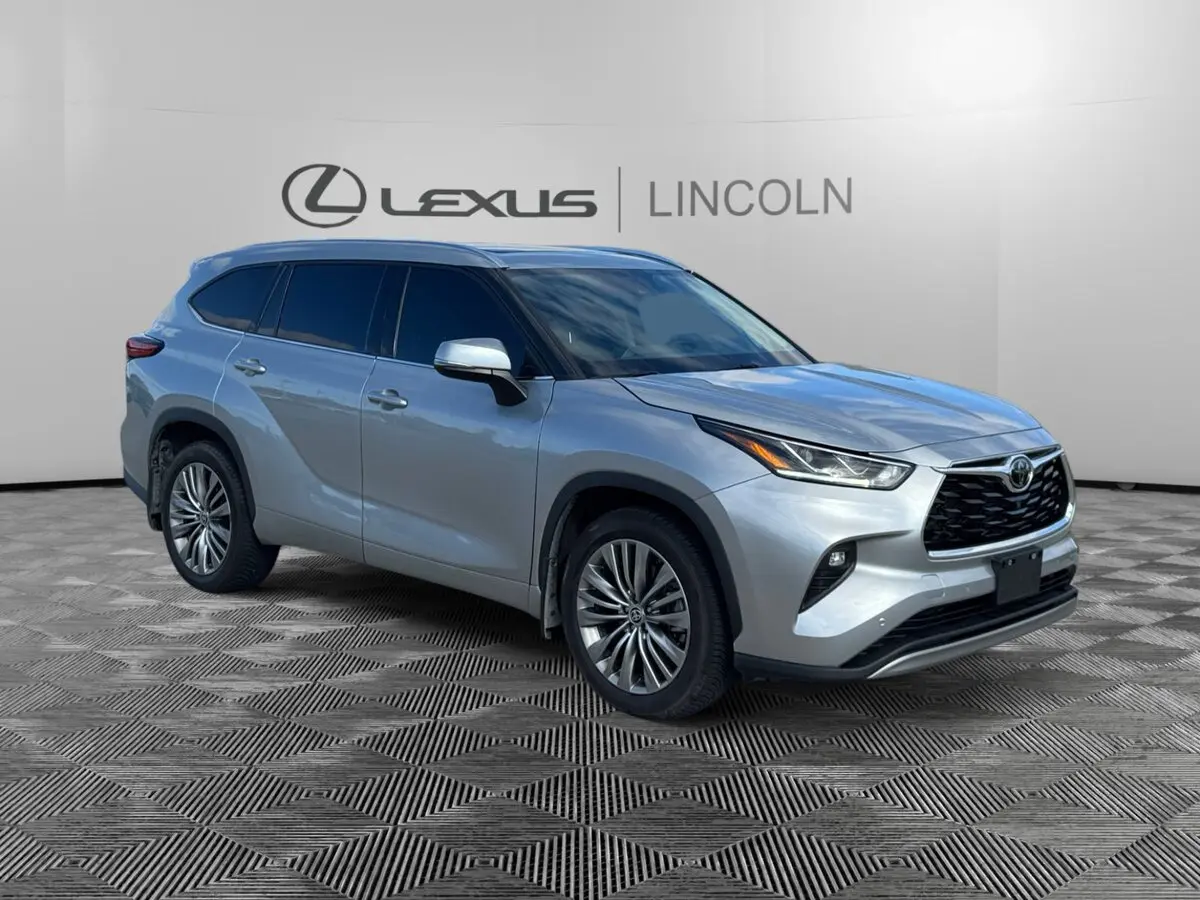 2021 Toyota Highlander Platinum's photo