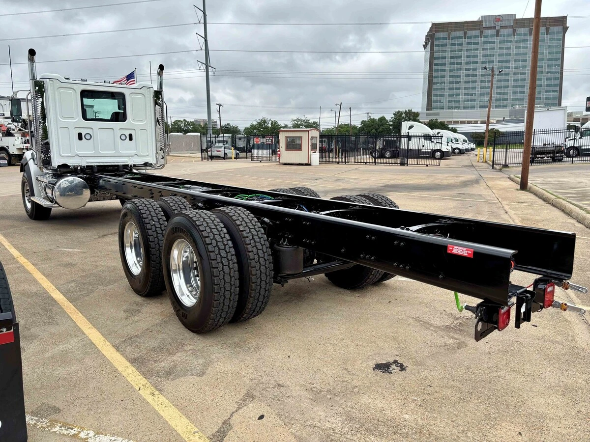 2027 Western Star 49X — photo 3