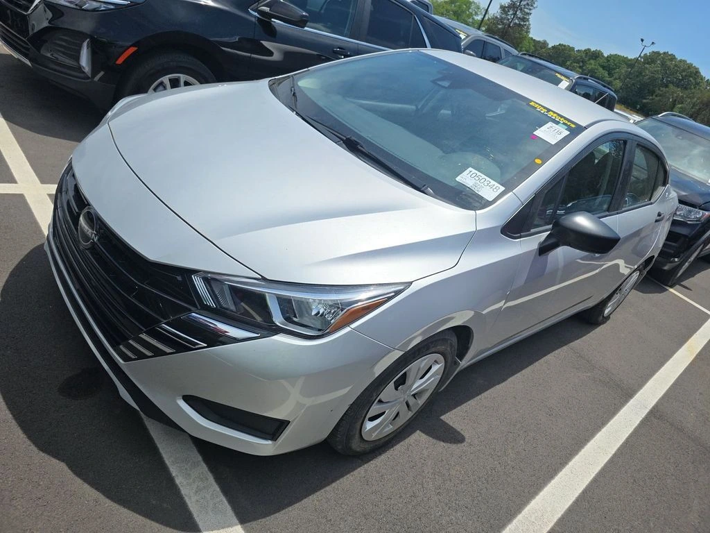 2023 Nissan Versa 1.6 S CVT's photo