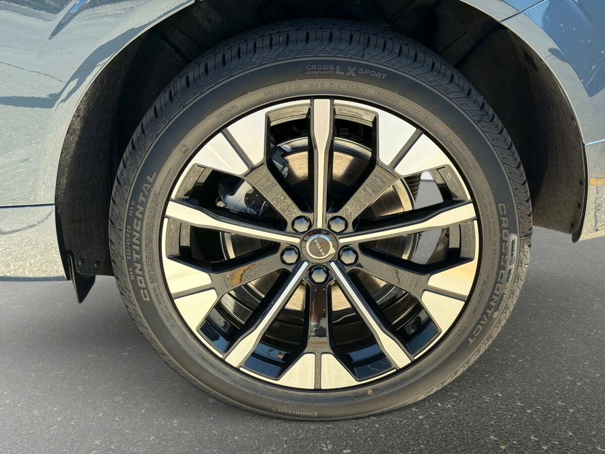 2026 Volvo - image 9