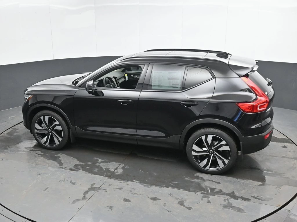 2026 Volvo - image 36