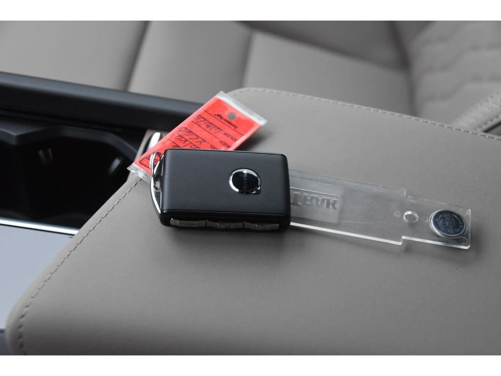 2026 Volvo - image 39