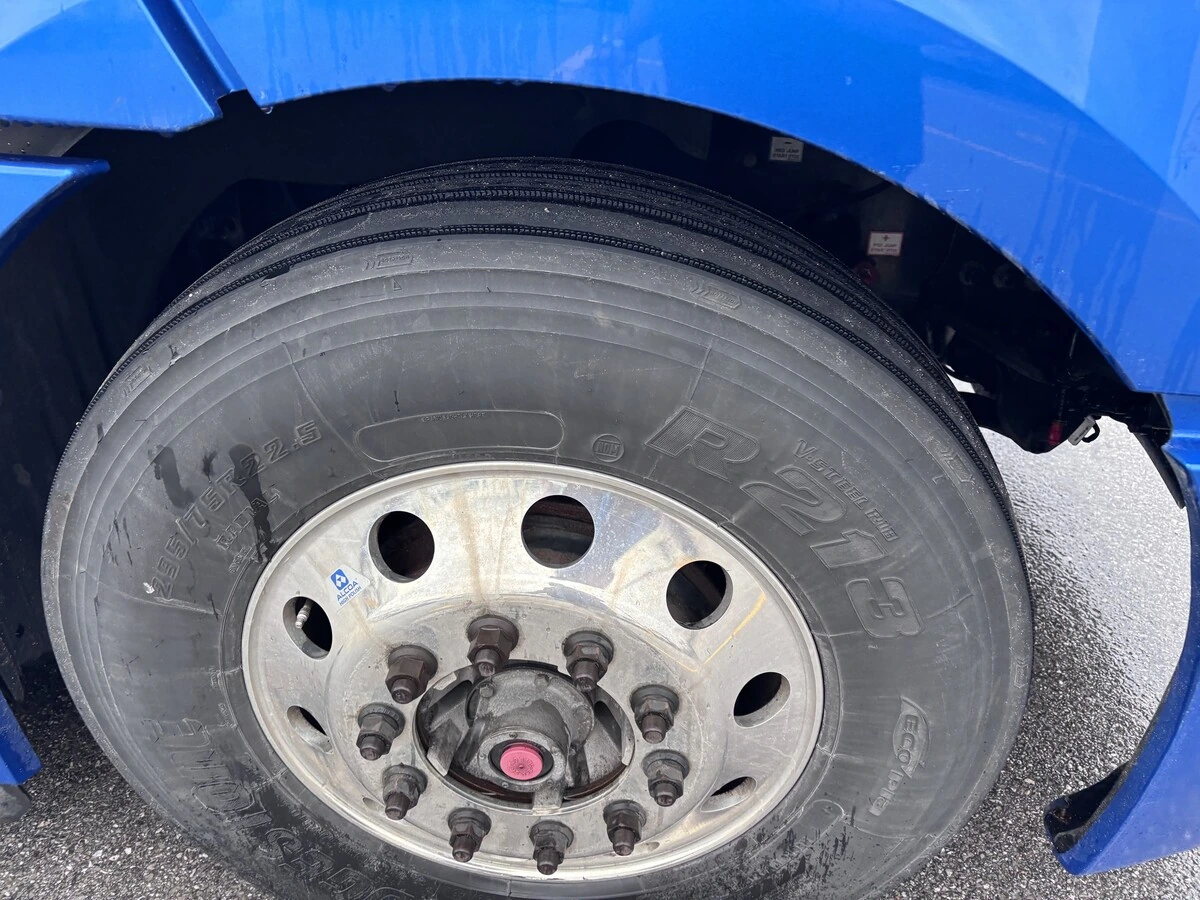 2022 Freightliner Cascadia - image 3