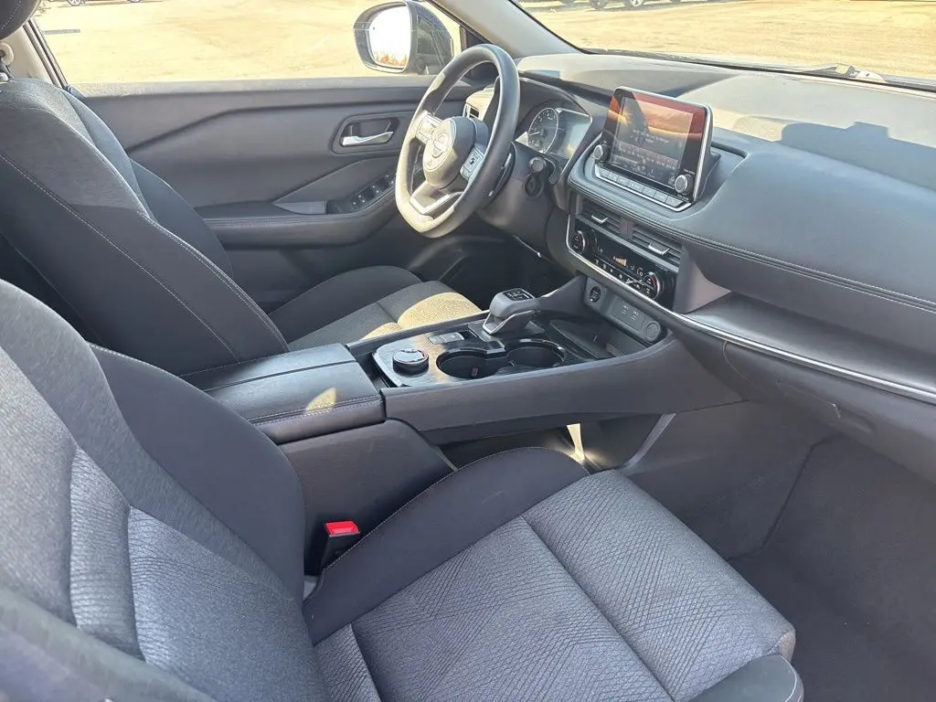 2024 Nissan Rogue SV photo 13