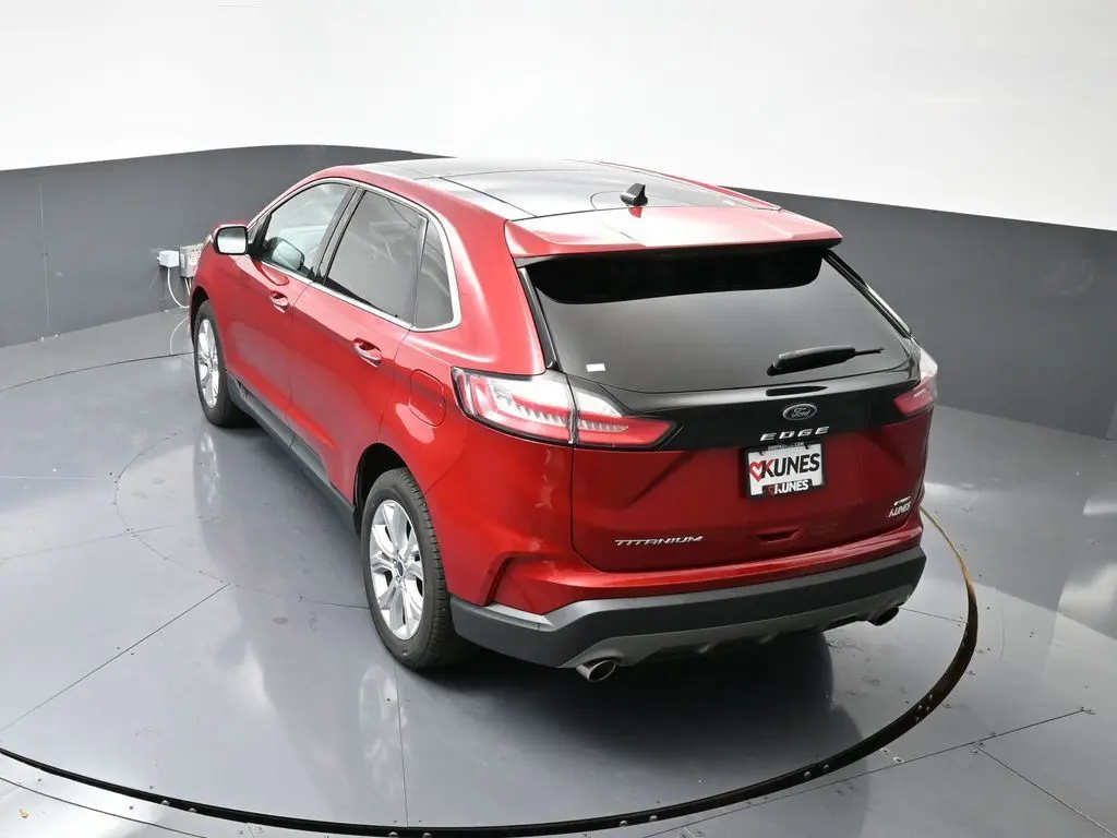 2021 Ford Edge Titanium photo 40