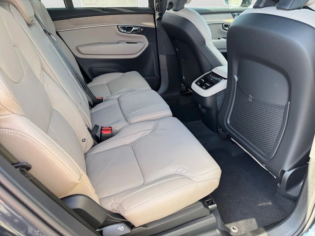2026 Volvo - image 7