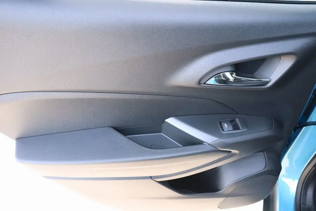 2026 Chevrolet Trax LT photo 3