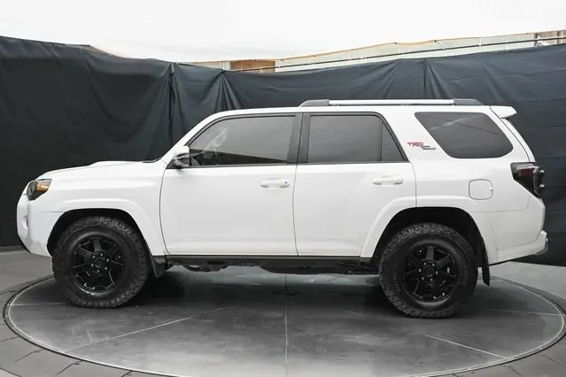 2018 Toyota 4Runner TRD Off-Road photo 8