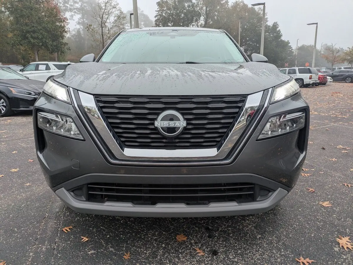 2023 Nissan Rogue SV photo 2
