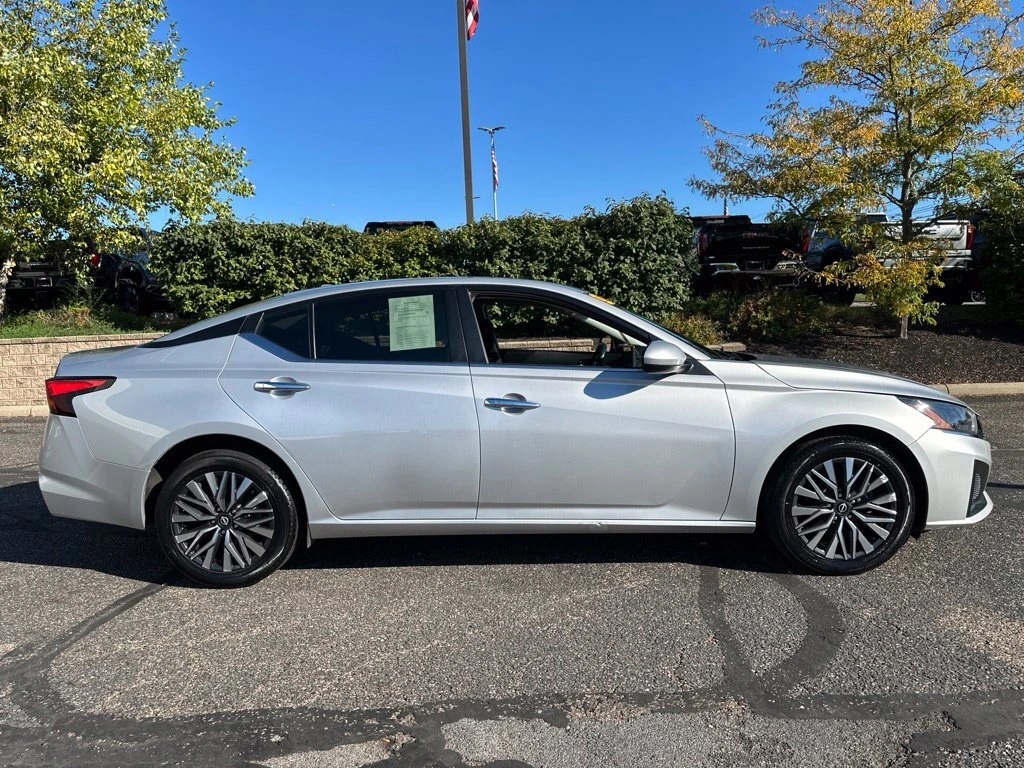 2023 Nissan Altima SV - Photo 16