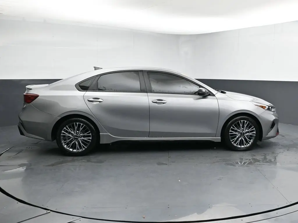 2024 Kia Forte GT-Line photo 9