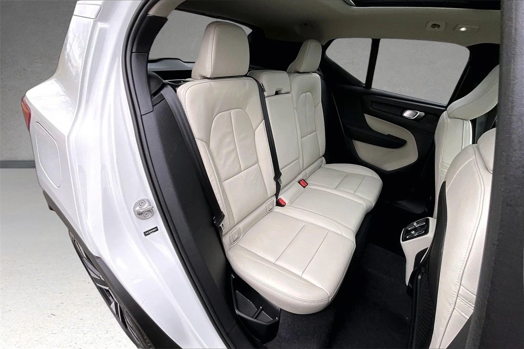 2023 Volvo - image 25