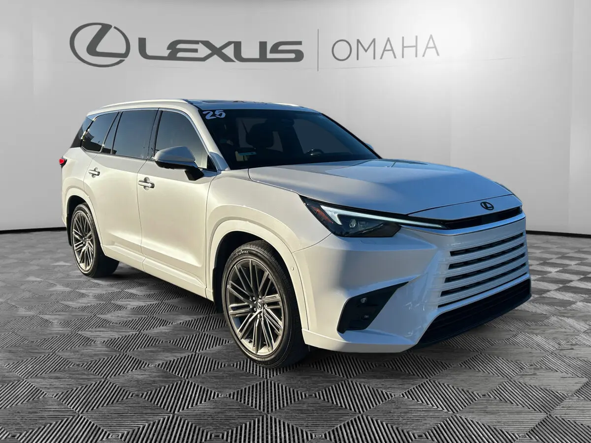 2025 Lexus TX Luxury's photo