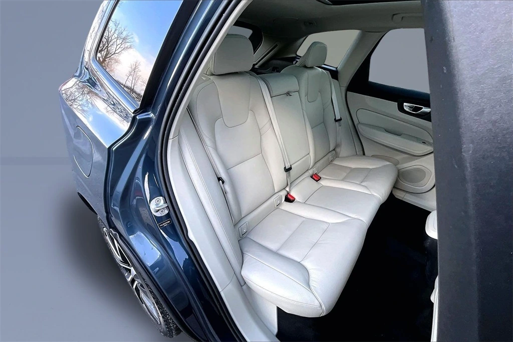2023 Volvo - image 24