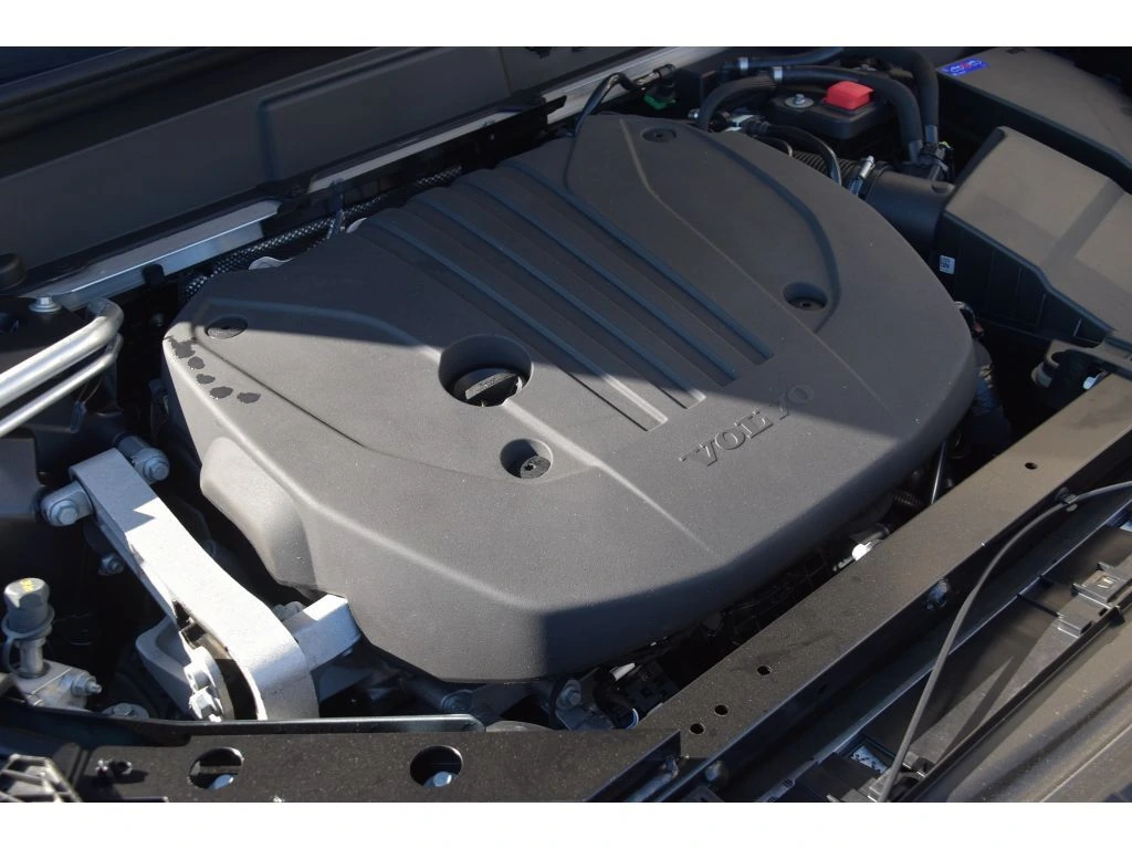 2026 Volvo - image 26
