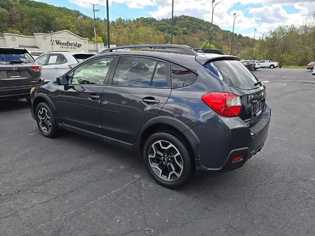 2016 Subaru Crosstrek 2.0i Premium photo 3