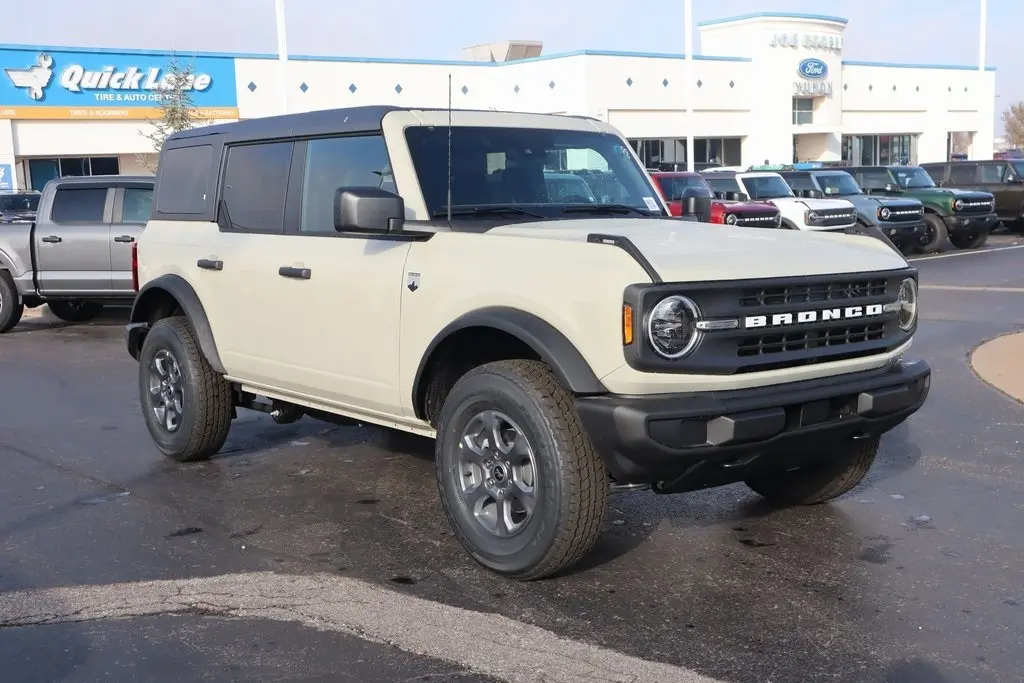 2025 Ford Bronco 4-Door Big Bend's photo