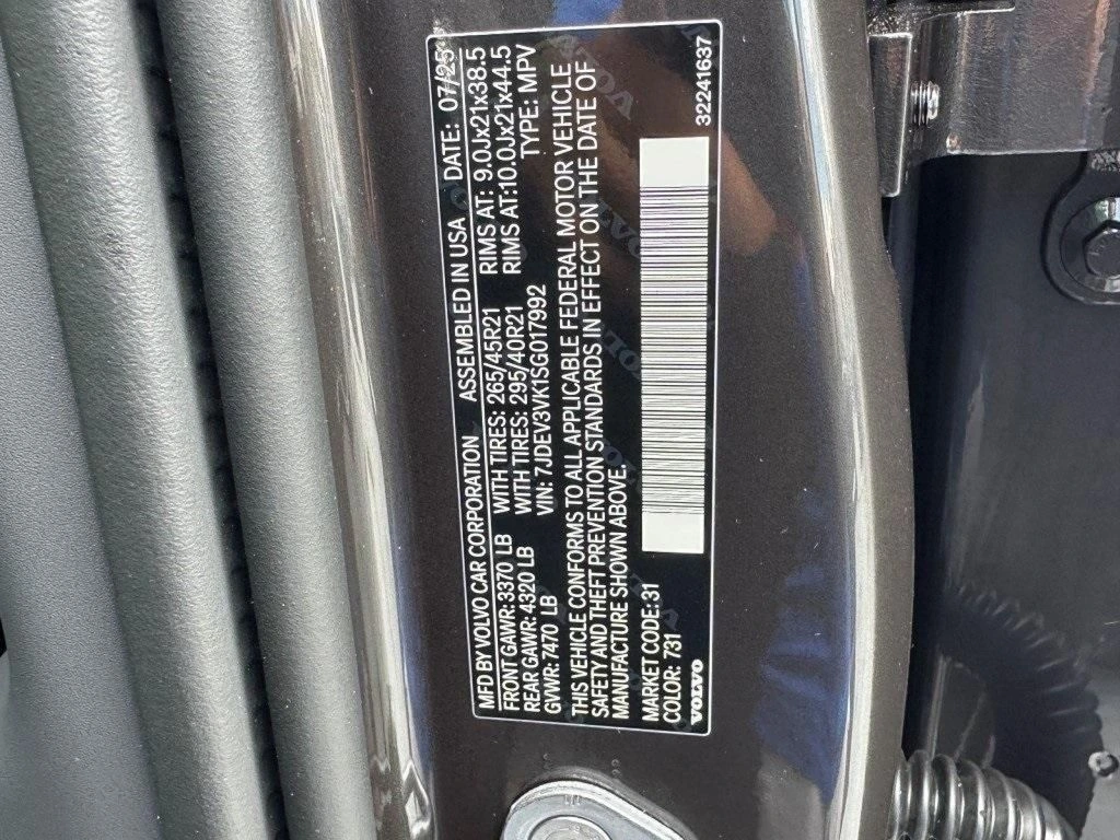 2025 Volvo - image 26