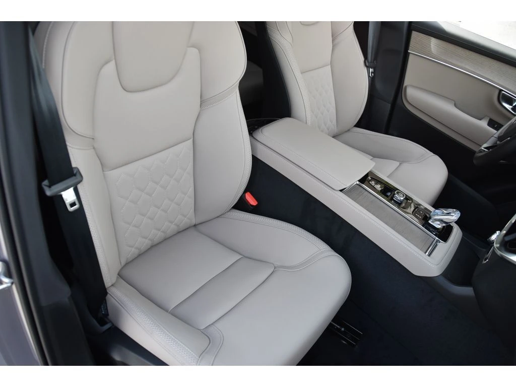 2026 Volvo - image 32