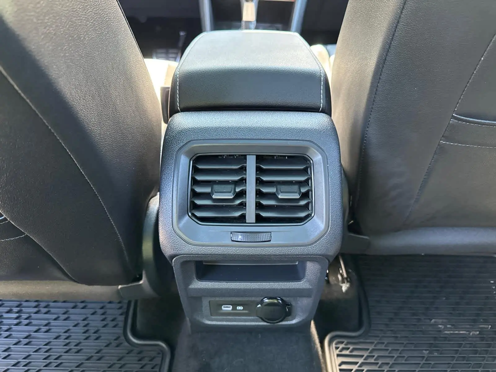 2023 Volkswagen Tiguan SE R-Line Black photo 31