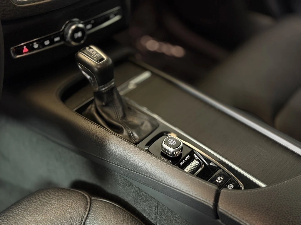 2020 Volvo - image 19