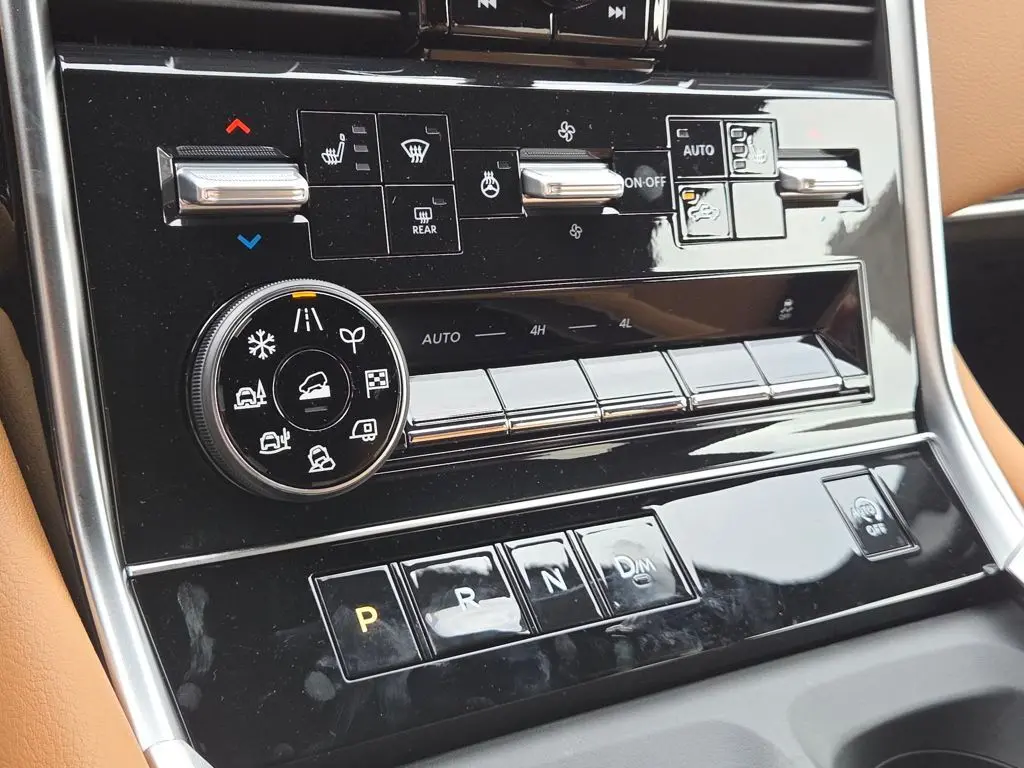 2026 Nissan Armada SL photo 8