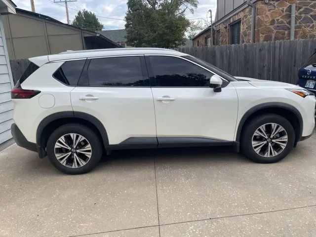 2021 Nissan Rogue SV photo 3