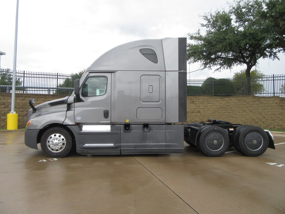 2021 Freightliner Cascadia — photo 6