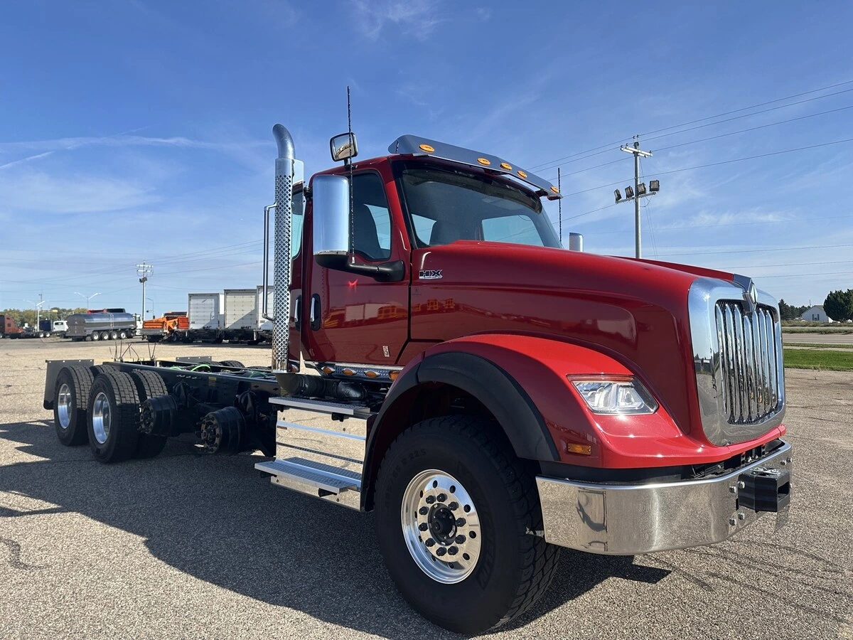 2027 International HX — photo 2