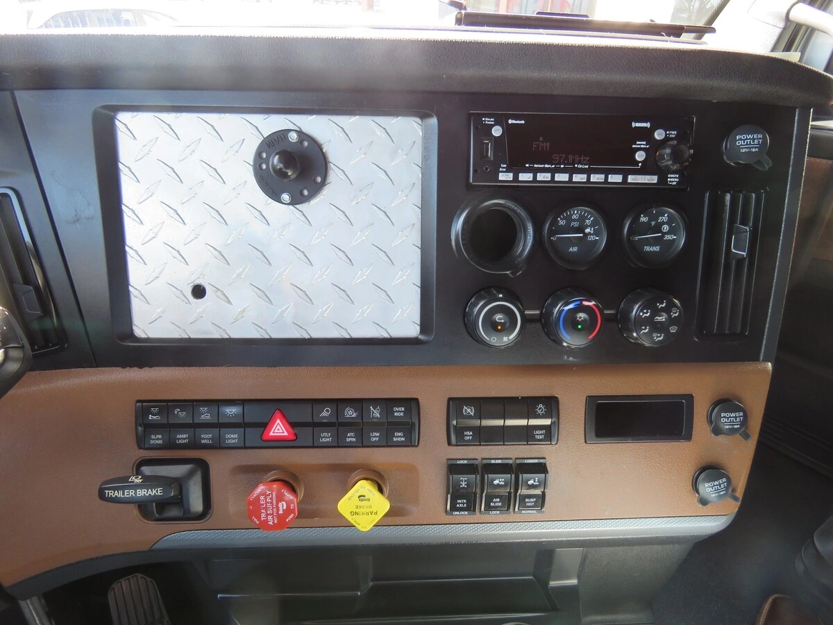 2022 Freightliner Cascadia - image 21