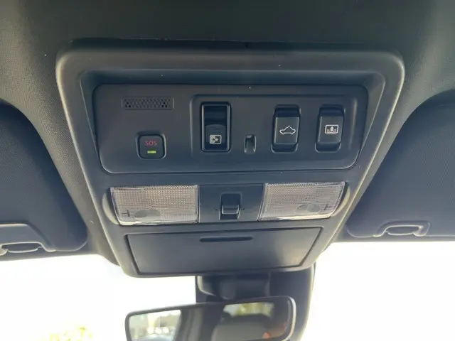 2024 Nissan Titan Crew Cab PRO-4X photo 22