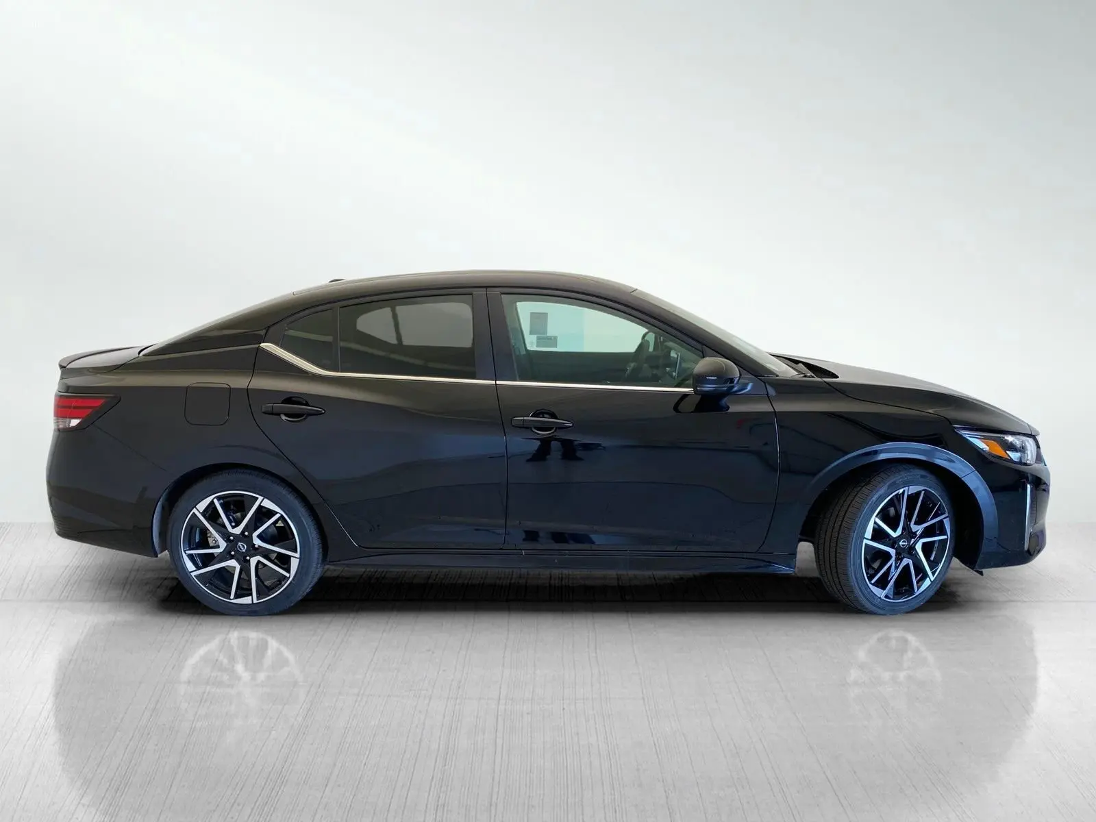 2025 Nissan Sentra SR photo 2