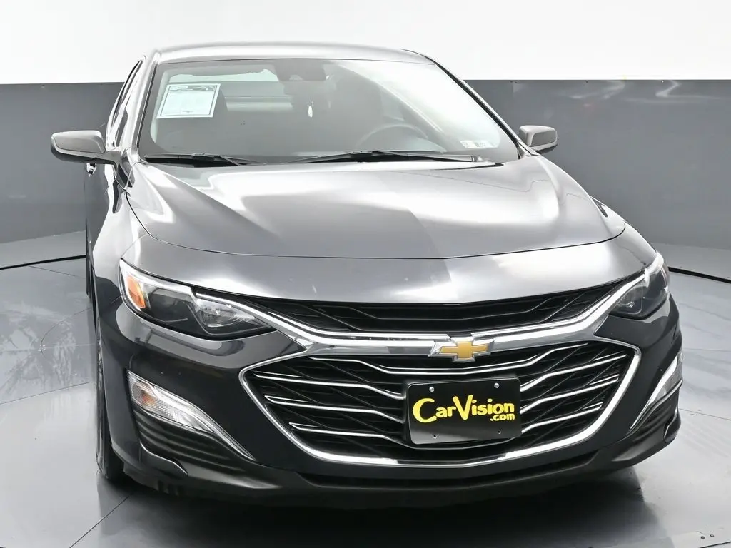 2023 Chevrolet Malibu photo 2