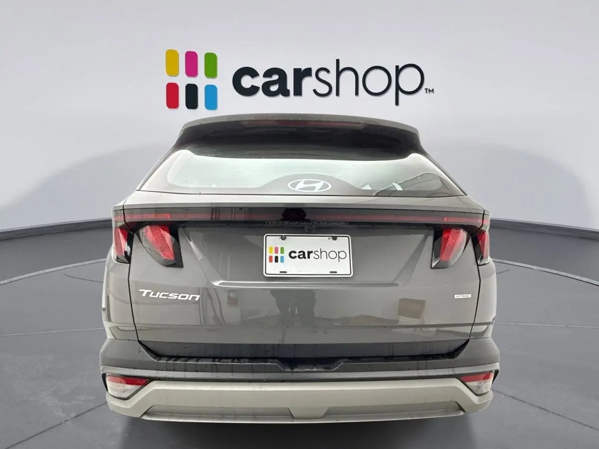 2025 Hyundai Tucson SE photo 3