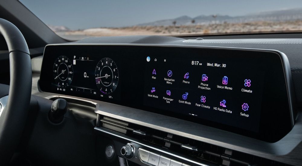 Curved infotainment screen in a 2025 Kia Telluride for sale