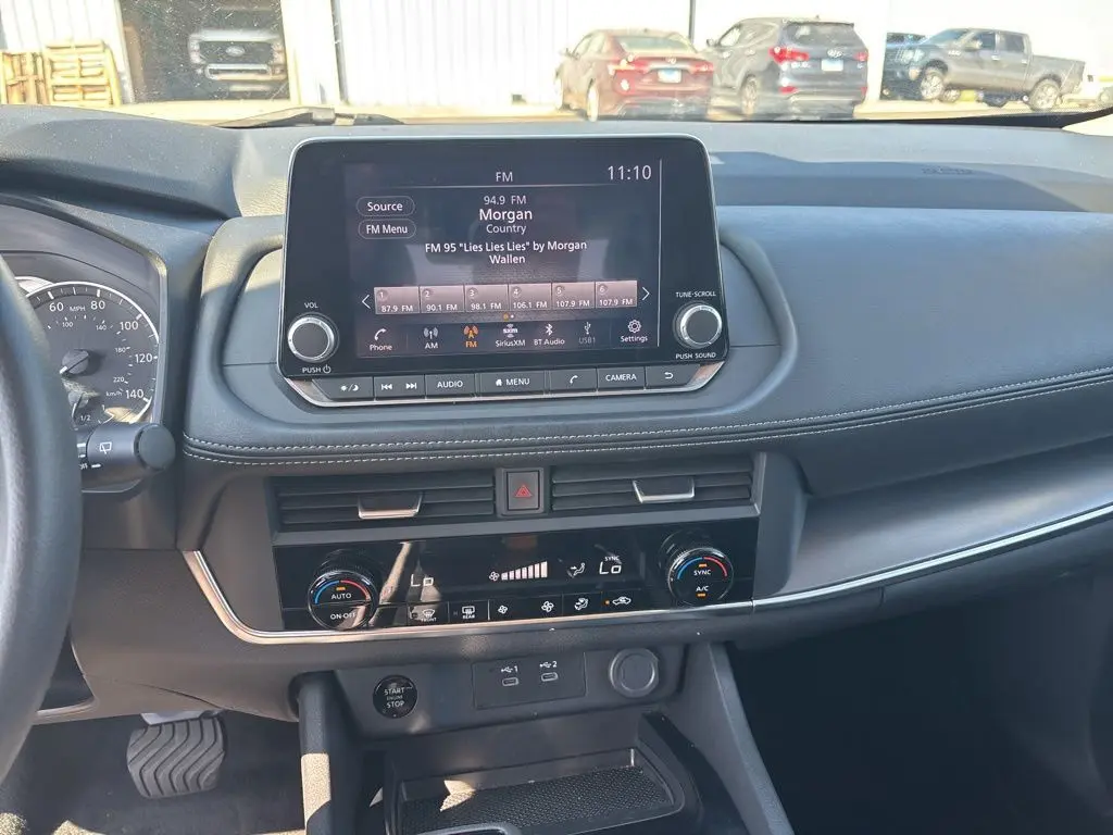 2024 Nissan Rogue SV photo 17