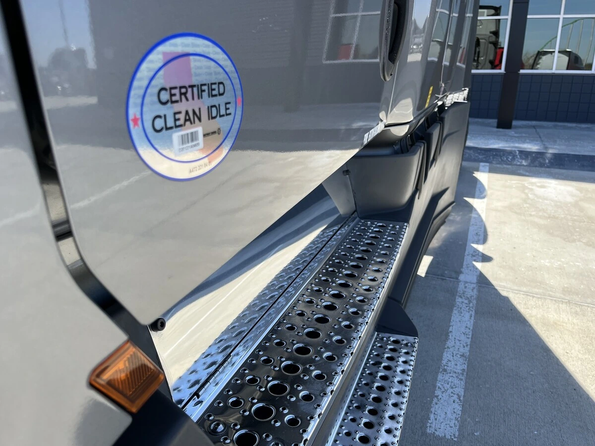 2022 Freightliner Cascadia - image 17