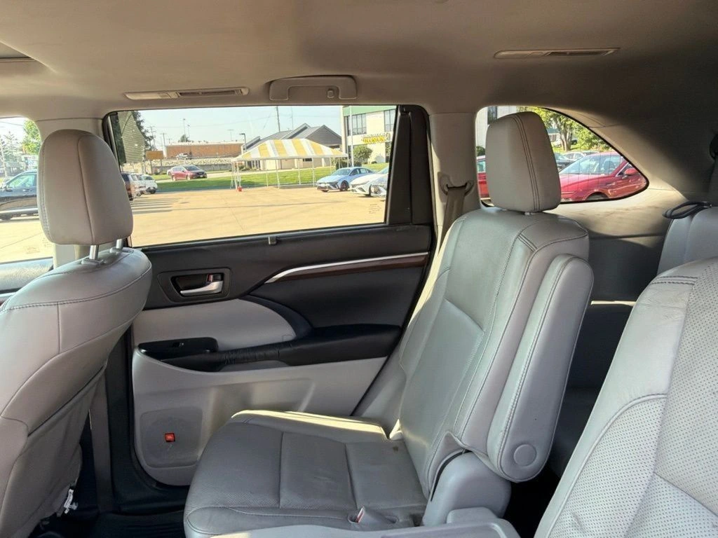 2015 Toyota Highlander Limited - Photo 16
