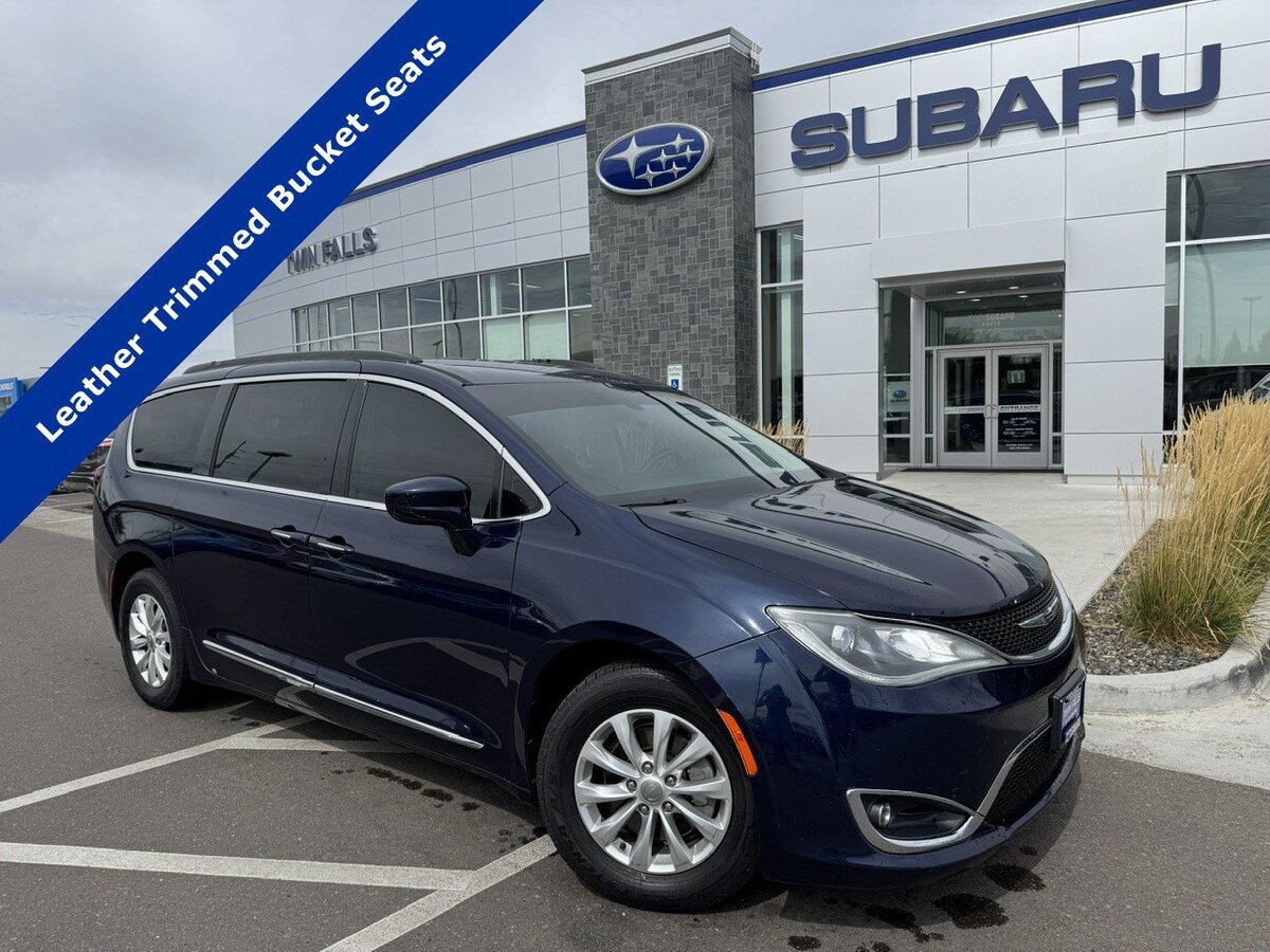 2017 Chrysler Pacifica Touring-L FWD