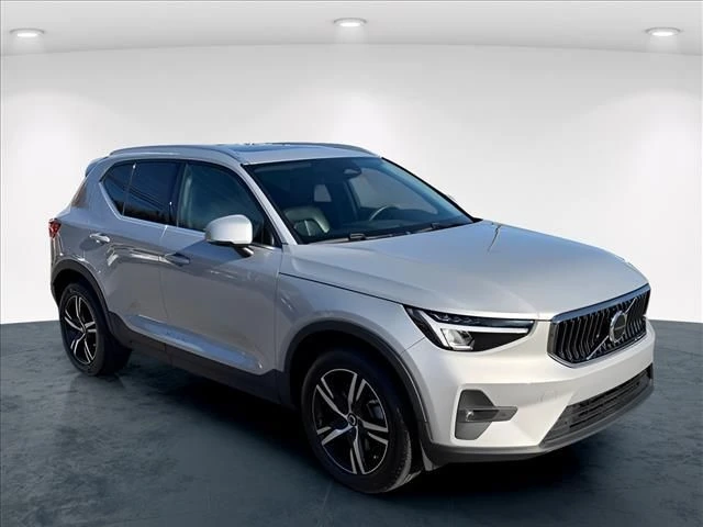 2023 Volvo - image 3