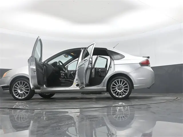 2011 Ford Focus SES photo 44
