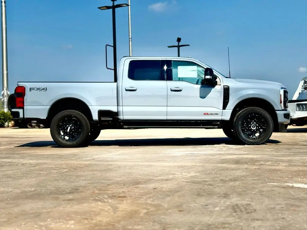 2025 Ford F-250 photo 7