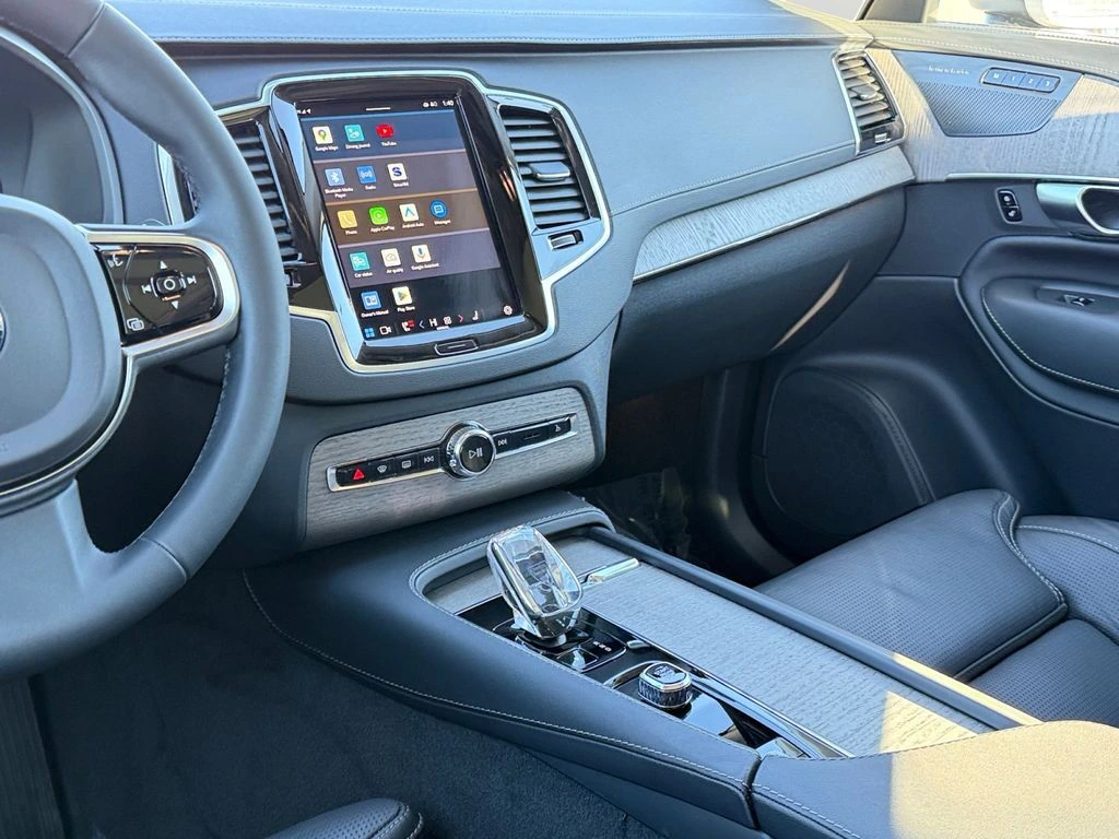 2023 Volvo - image 13