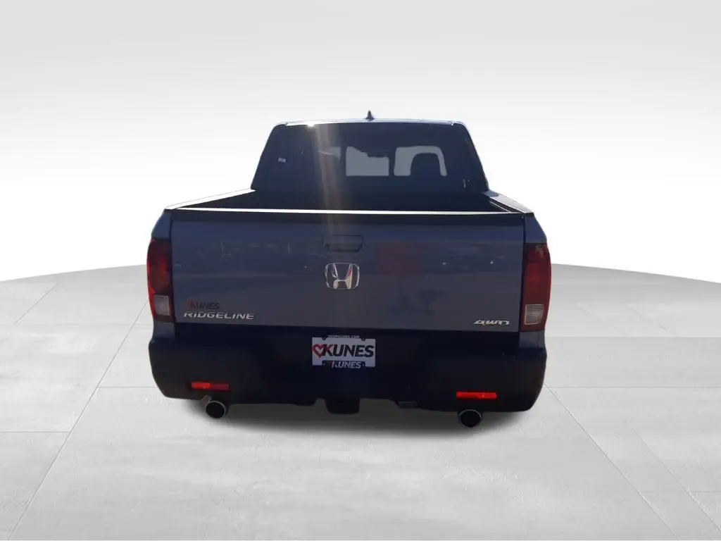 2022 Honda Ridgeline Black Edition photo 4