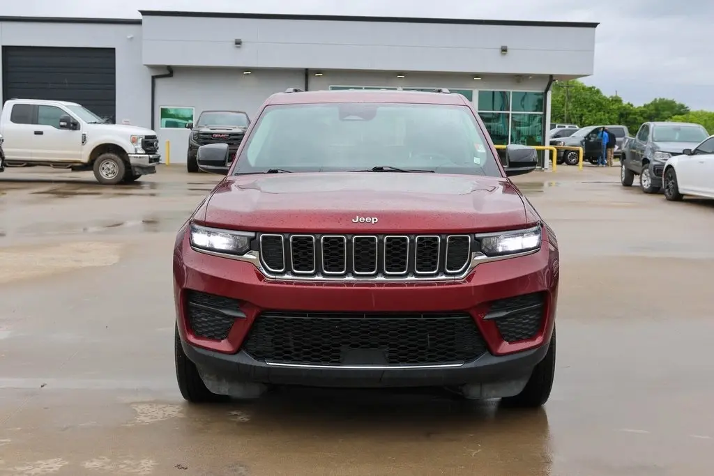 Used 2023 Jeep Grand Cherokee Laredo with VIN 1C4RJHAG1PC514527 for sale in Bartlesville, OK