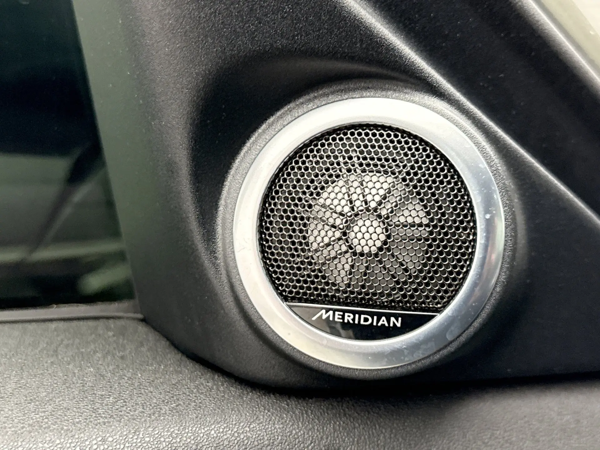 2023 Land Rover Range Rover Evoque R-Dynamic S photo 15