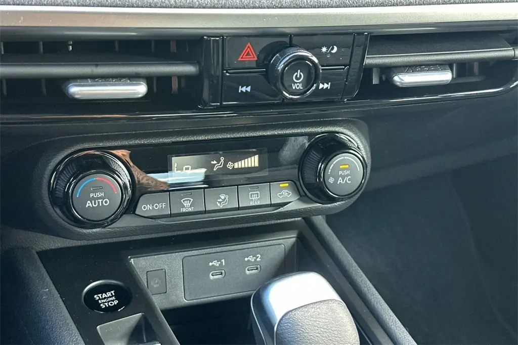 2026 Nissan Kicks SV photo 14