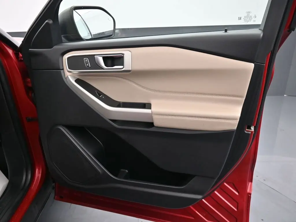 2020 Ford Explorer XLT photo 14